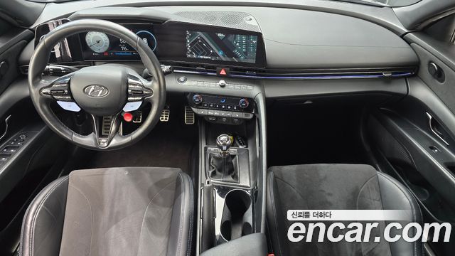 Hyundai Avante — interior