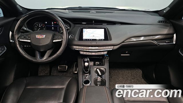 Cadillac XT4 — interior