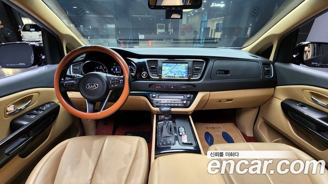 Kia Carnival — interior