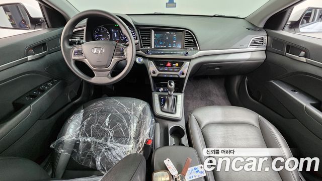Hyundai Avante — interior