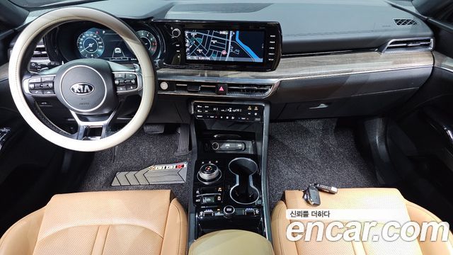 Kia K5 — interior