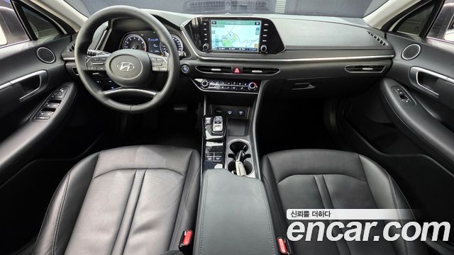 Hyundai Sonata — interior