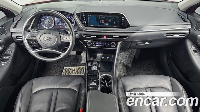 Hyundai Sonata — interior