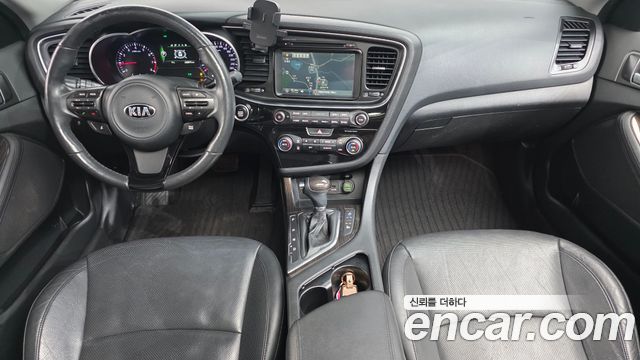 Kia K5 — interior
