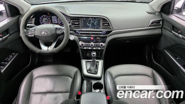 Hyundai Avante — interior