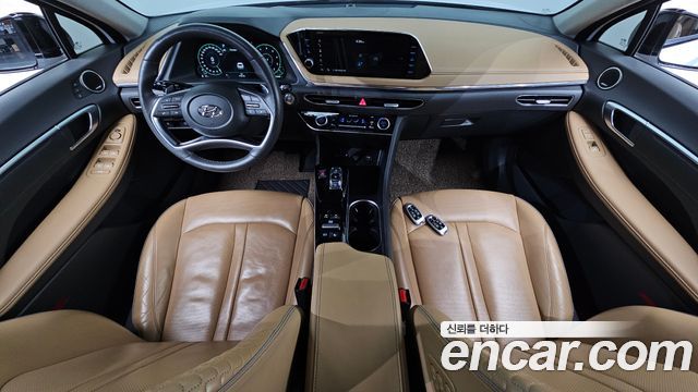 Hyundai Sonata — interior
