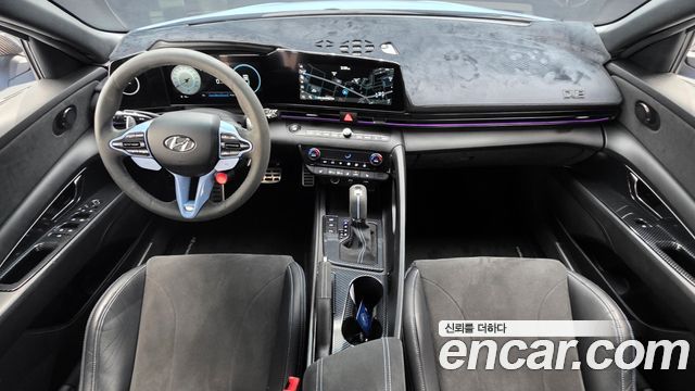 Hyundai Avante — interior