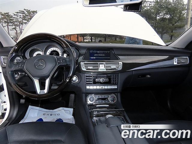 Mercedes-Benz CLS-Class — interior
