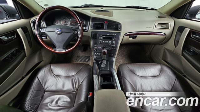 Volvo XC70 — interior