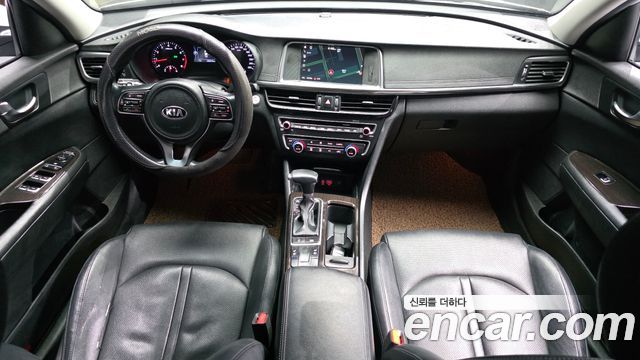 Kia K5 — interior