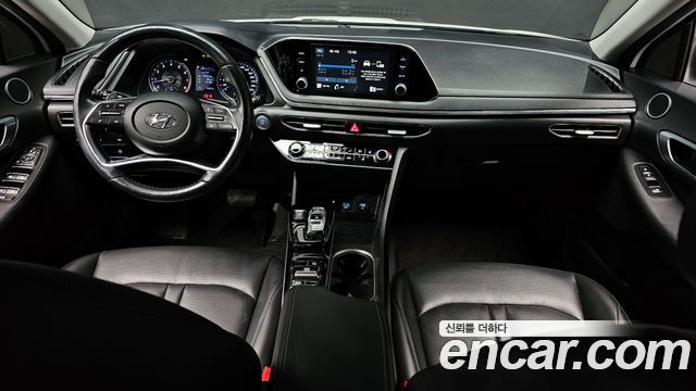 Hyundai Sonata — interior