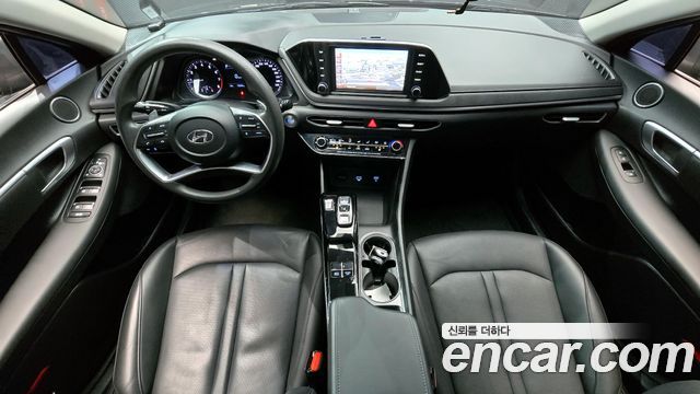 Hyundai Sonata — interior