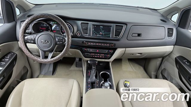 Kia Carnival — interior