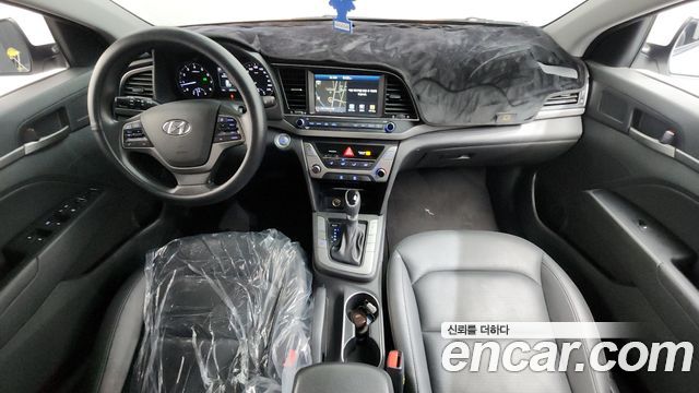 Hyundai Avante — interior