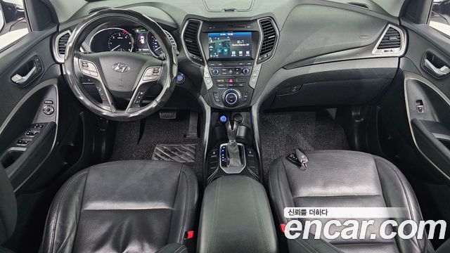 Hyundai Santa Fe — interior