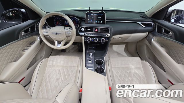Genesis G70 — interior