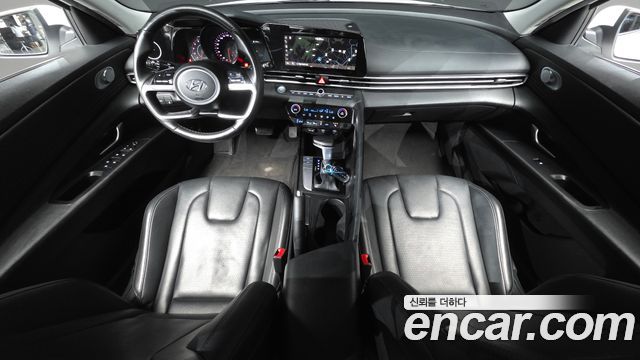 Hyundai Avante — interior