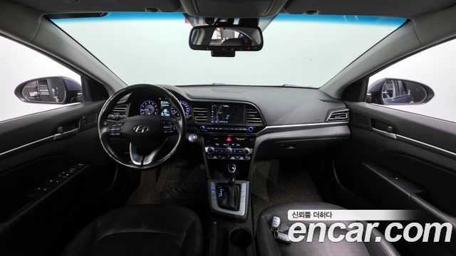 Hyundai Avante — interior