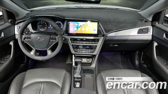 Hyundai Sonata — interior