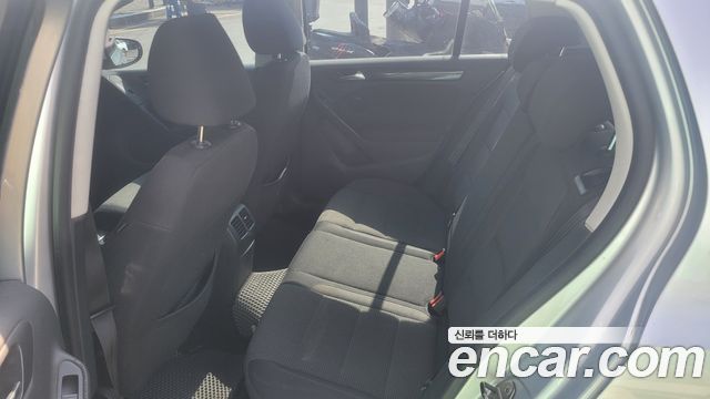 Volkswagen Golf — interior