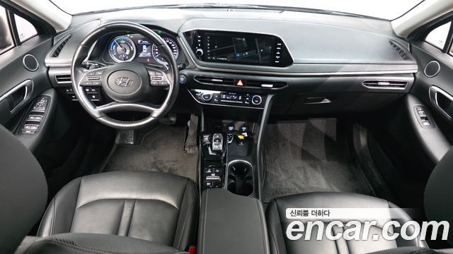 Hyundai Sonata — interior