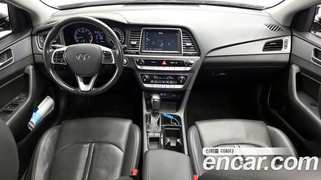 Hyundai Sonata — interior