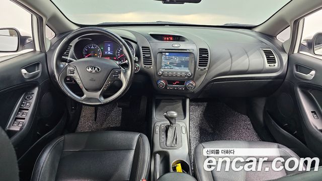 Kia K3 — interior