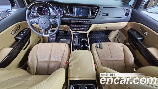 Kia Carnival — interior