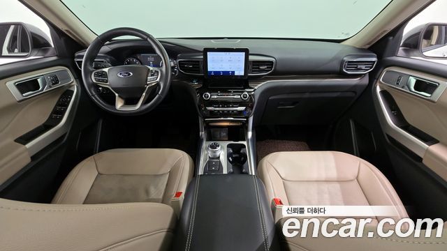 Ford Explorer — interior