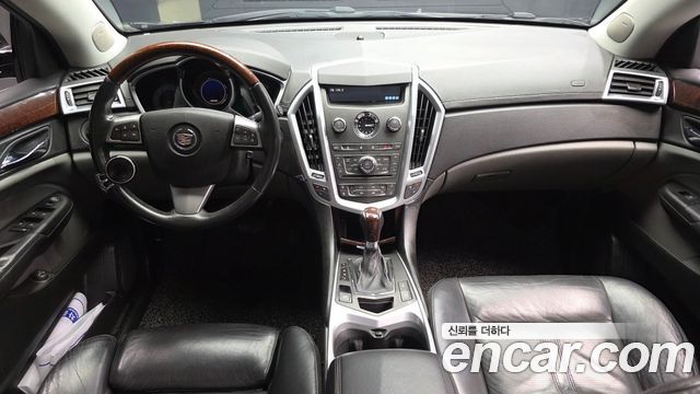 Cadillac SRX — interior