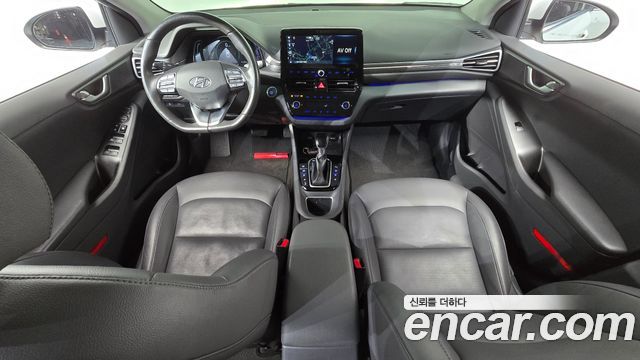 Hyundai Ioniq — interior
