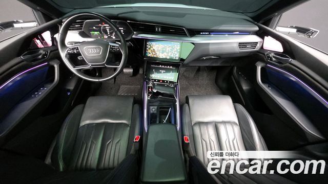 Audi e-tron — interior