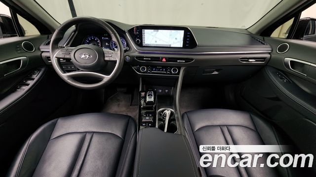 Hyundai Sonata — interior
