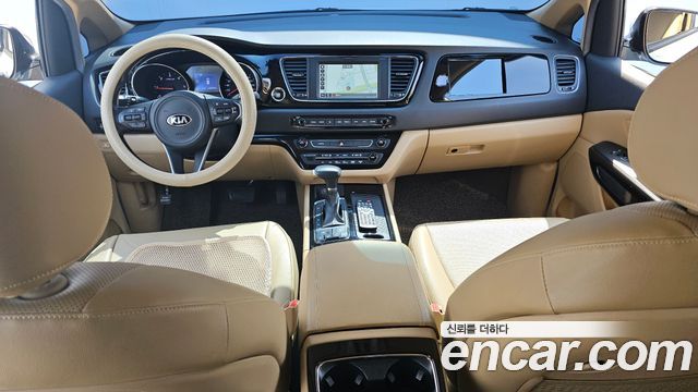 Kia Carnival — interior