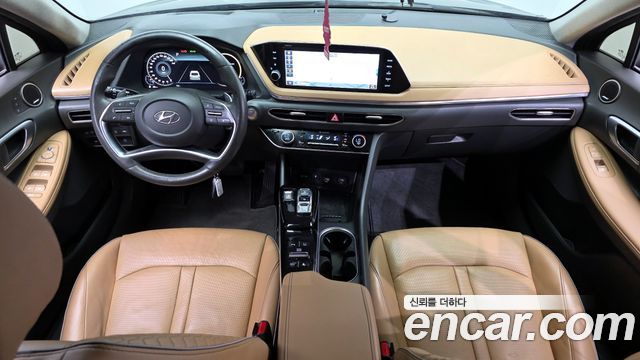 Hyundai Sonata — interior
