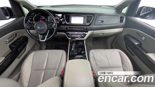Kia Carnival — interior