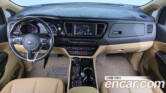 Kia Carnival — interior