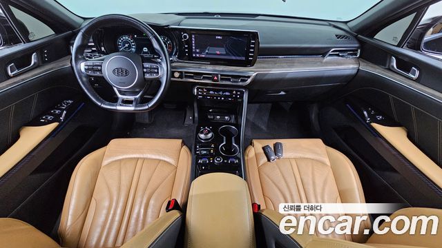 Kia K5 — interior