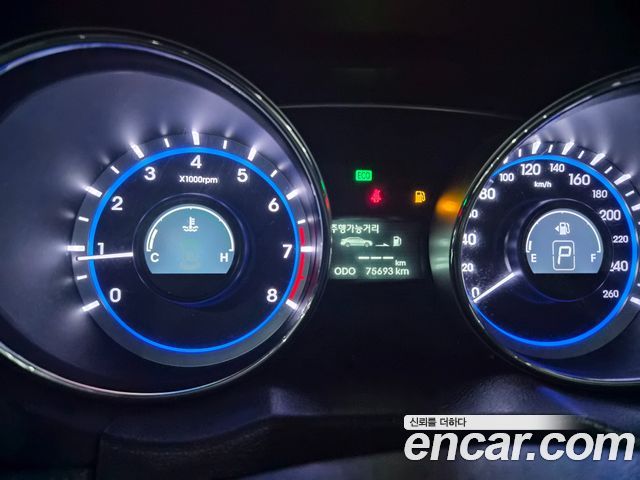 Hyundai Sonata — interior