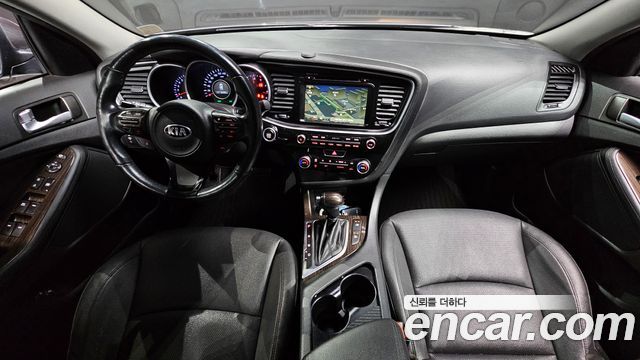 Kia K5 — interior