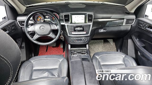 Mercedes-Benz M-Class — interior