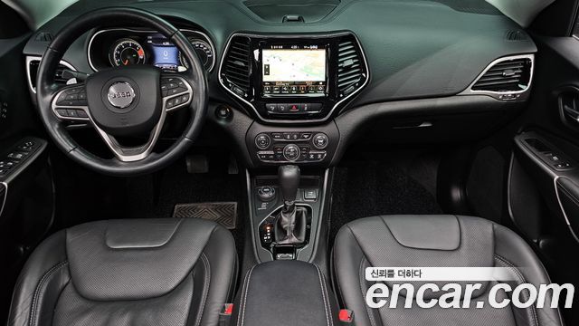Jeep Cherokee — interior