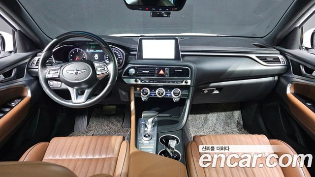 Genesis G70 — interior