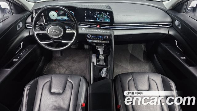 Hyundai Avante — interior