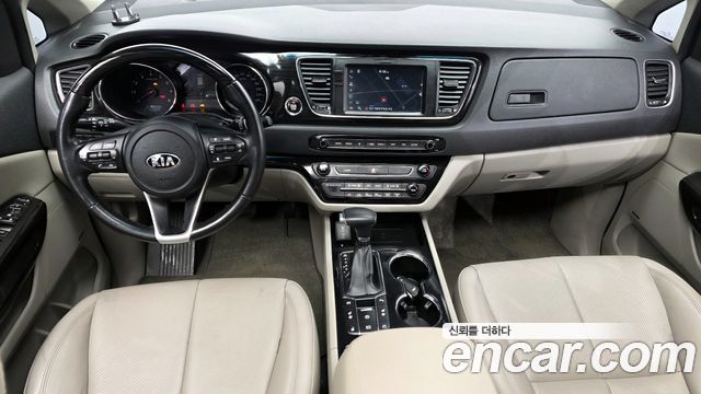 Kia Carnival — interior