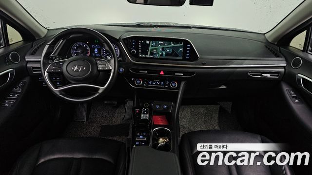 Hyundai Sonata — interior