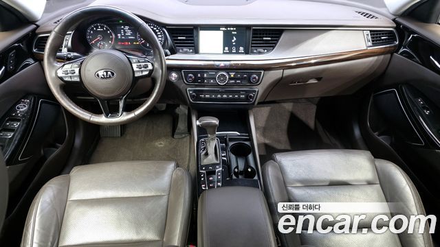 Kia K7 — interior