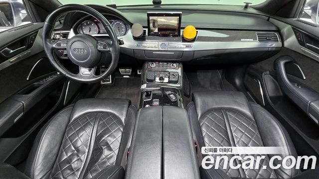 Audi S8 — interior