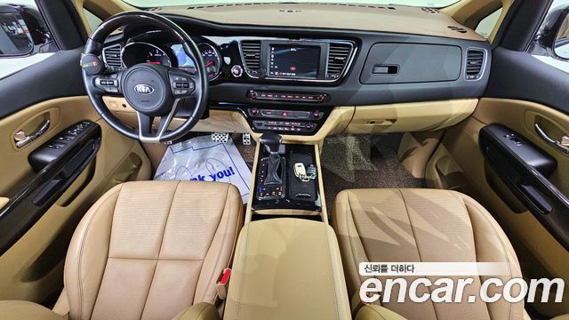 Kia Carnival — interior