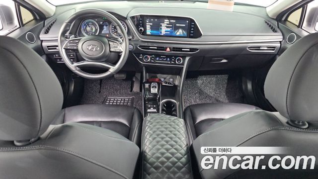 Hyundai Sonata — interior